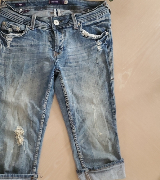 Vigoss Blue Capri Jeans with Distressing - Picture 1 of 13